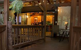 Volcano Village Lodge